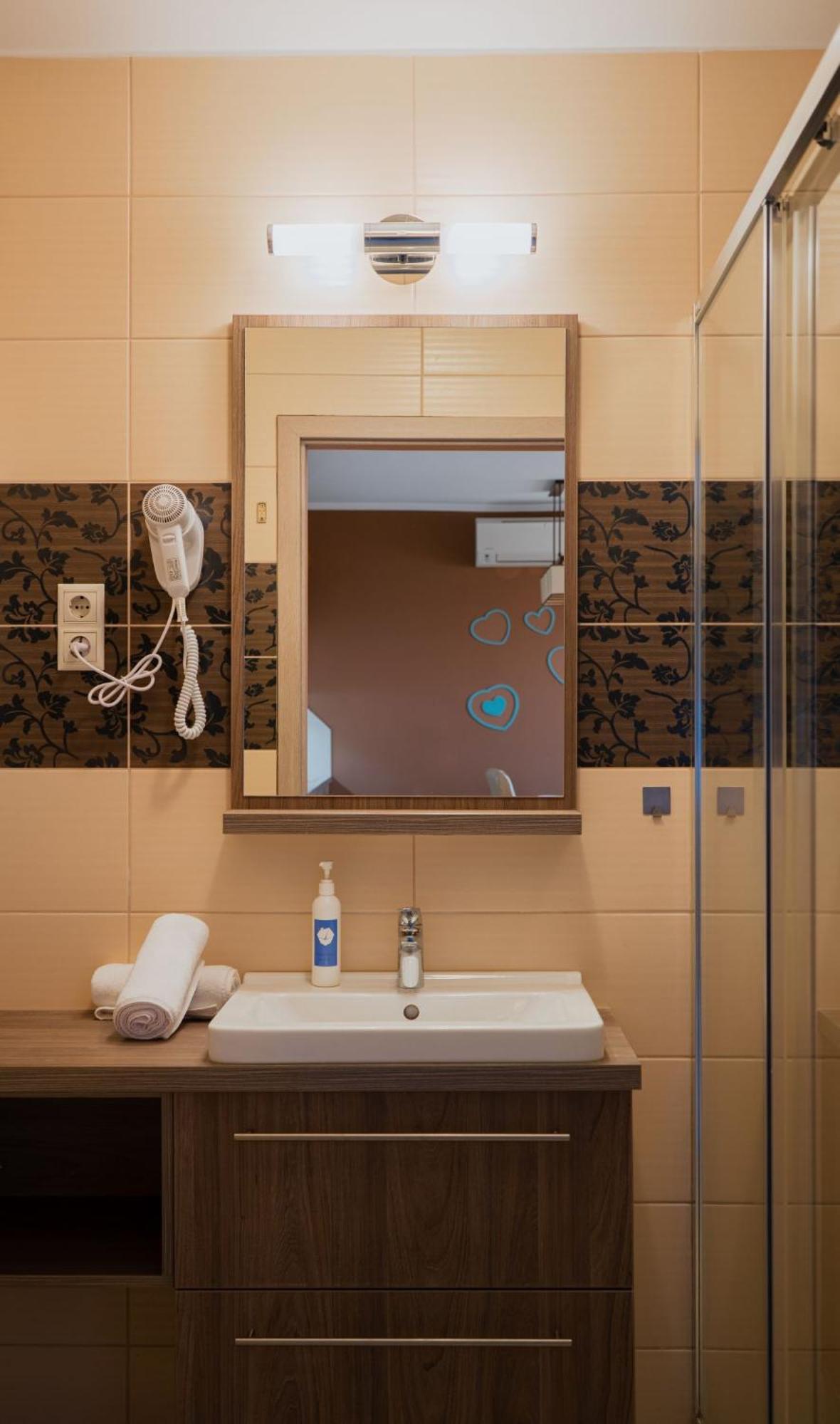 Zafir Apartman Sárvár Buitenkant foto