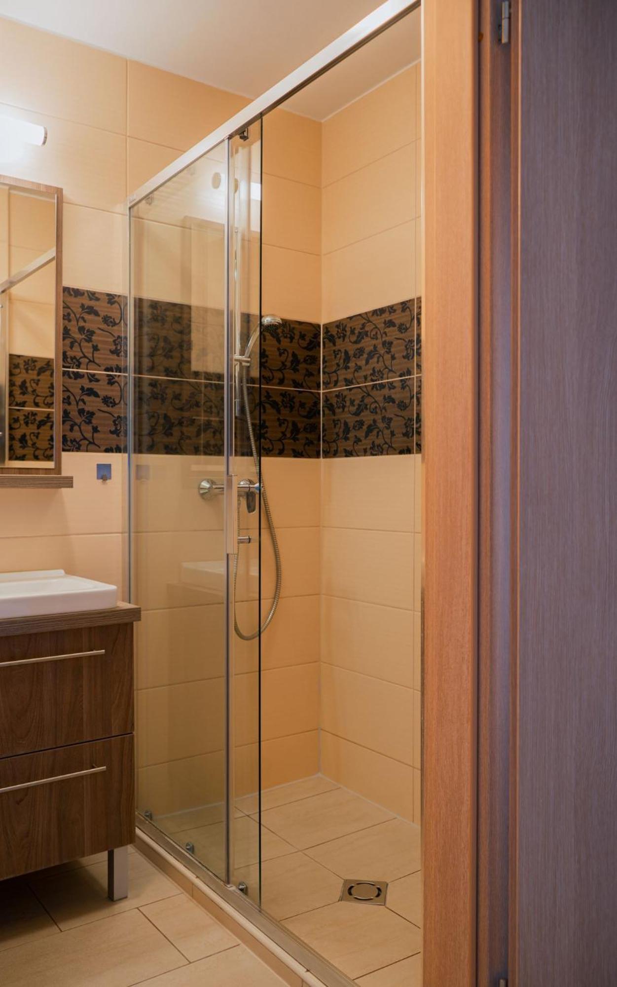 Zafir Apartman Sárvár Buitenkant foto
