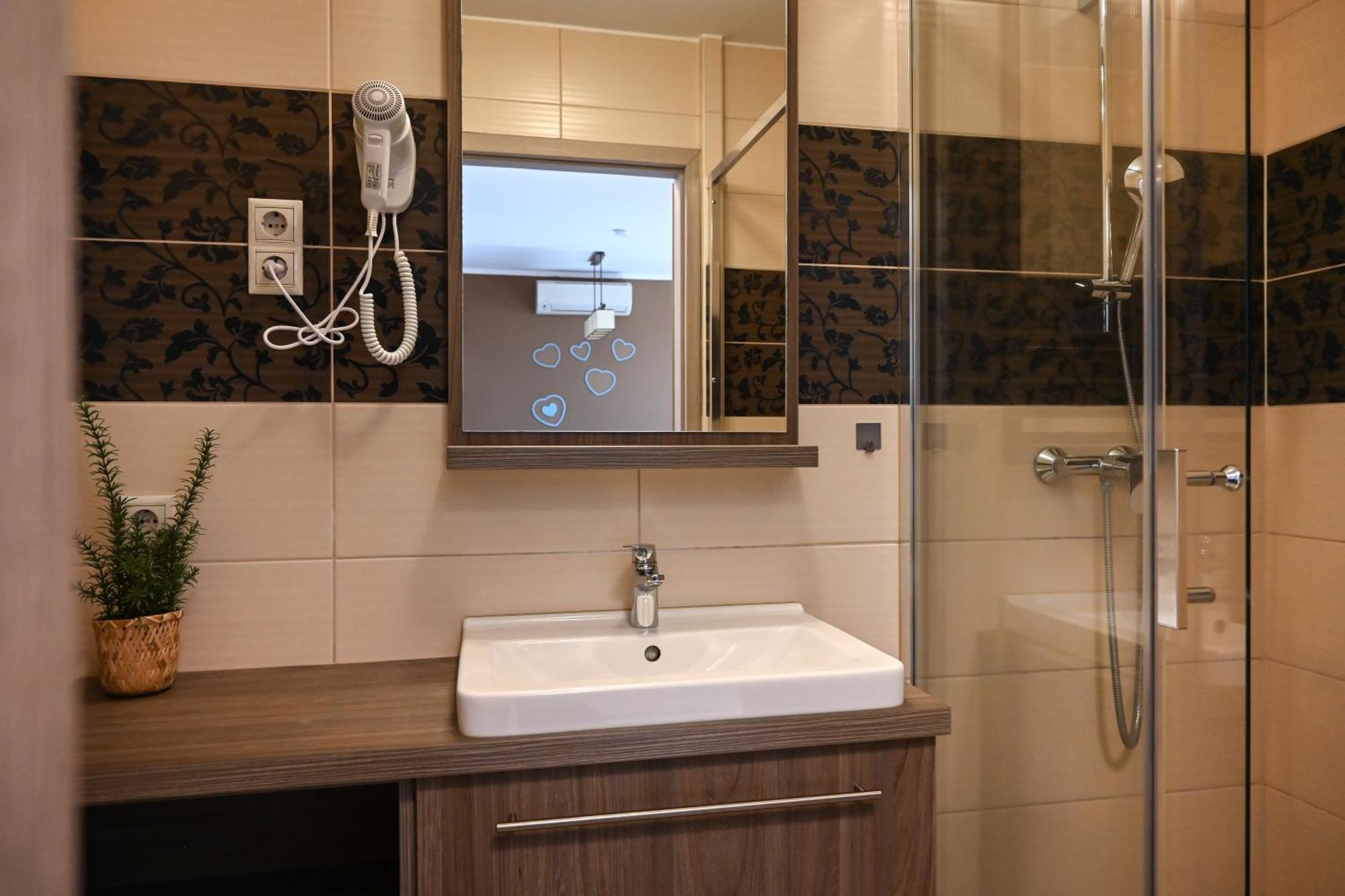 Zafir Apartman Sárvár Buitenkant foto