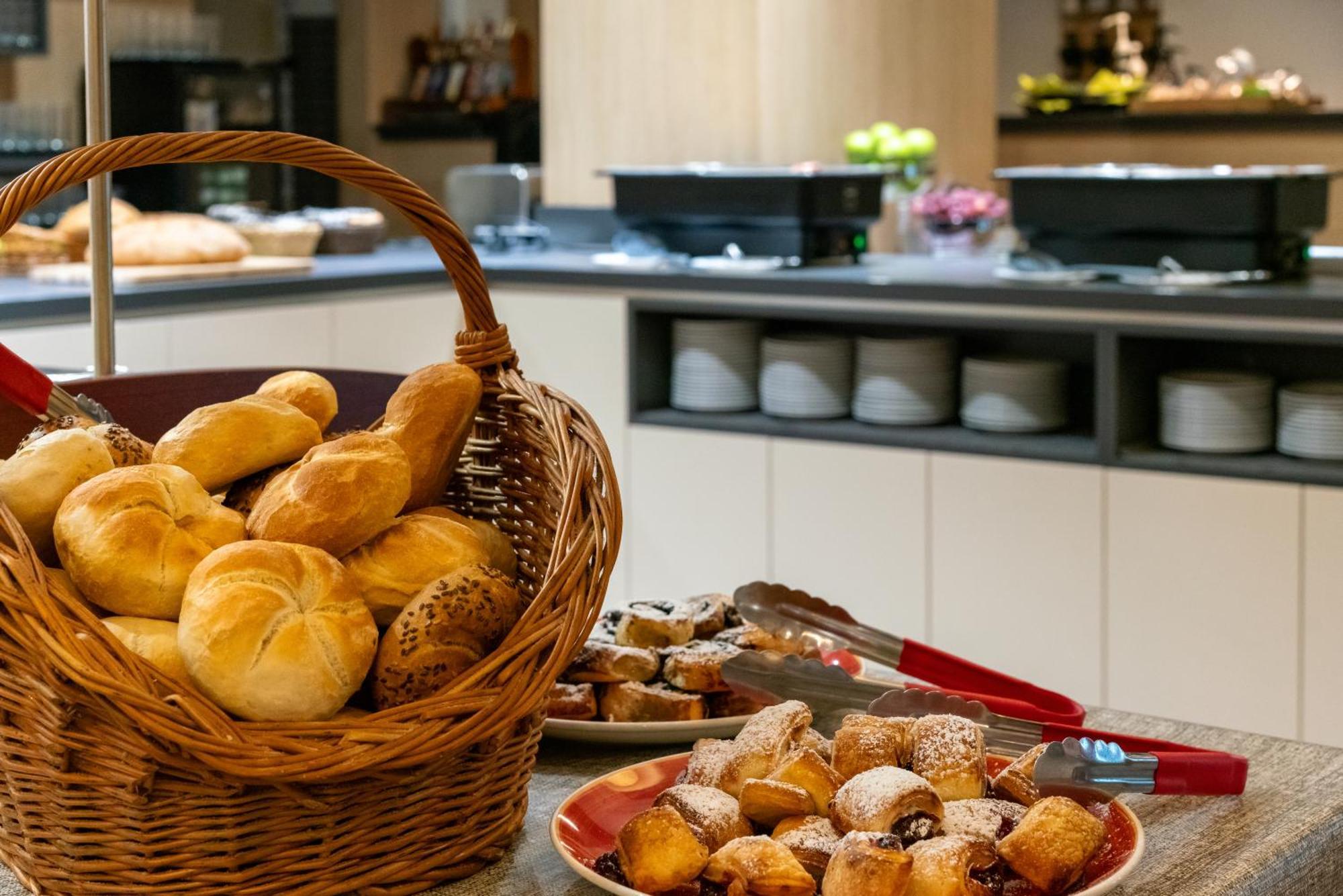 Zafir Apartman Sárvár Buitenkant foto